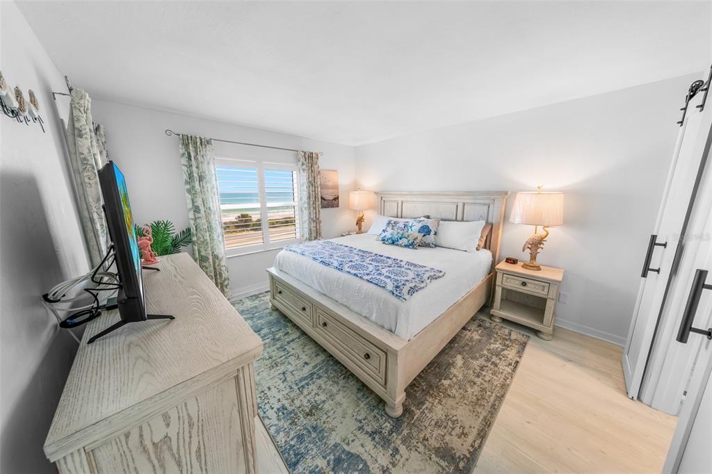 For Sale: $349,900 (2 beds, 2 baths, 876 Square Feet)