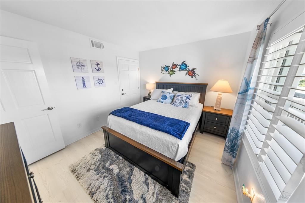 For Sale: $349,900 (2 beds, 2 baths, 876 Square Feet)