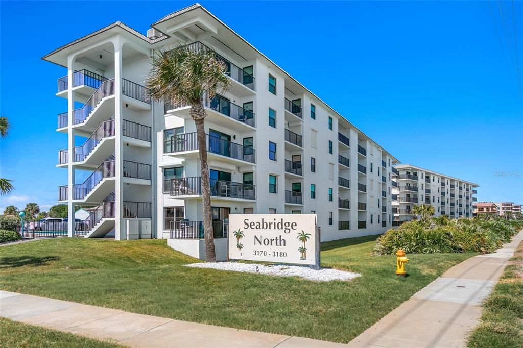 For Sale: $349,900 (2 beds, 2 baths, 876 Square Feet)