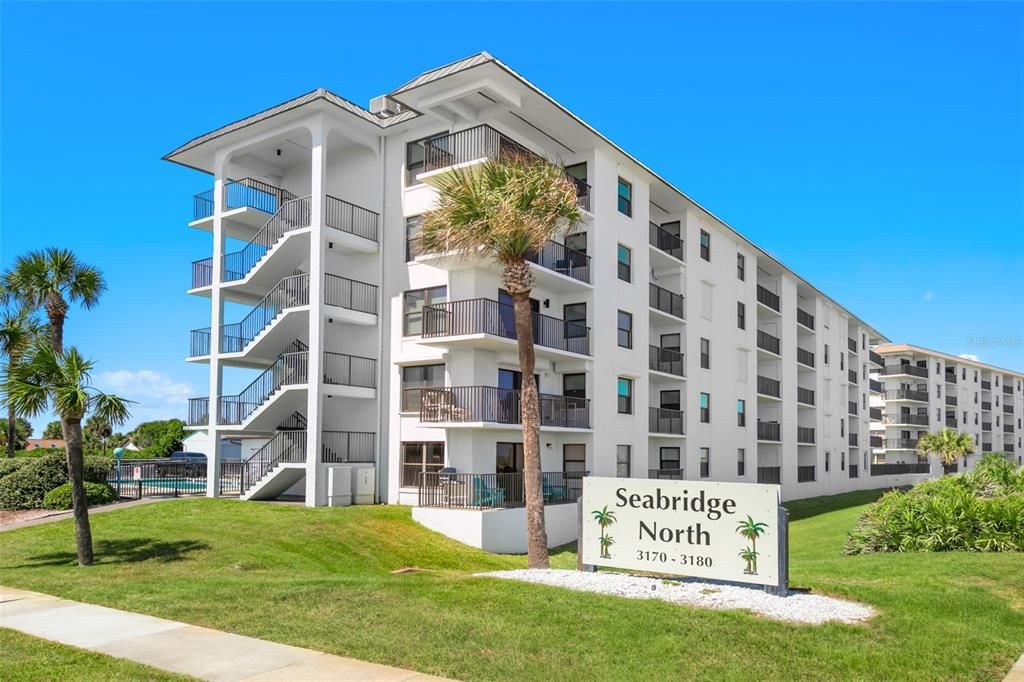 For Sale: $349,900 (2 beds, 2 baths, 876 Square Feet)