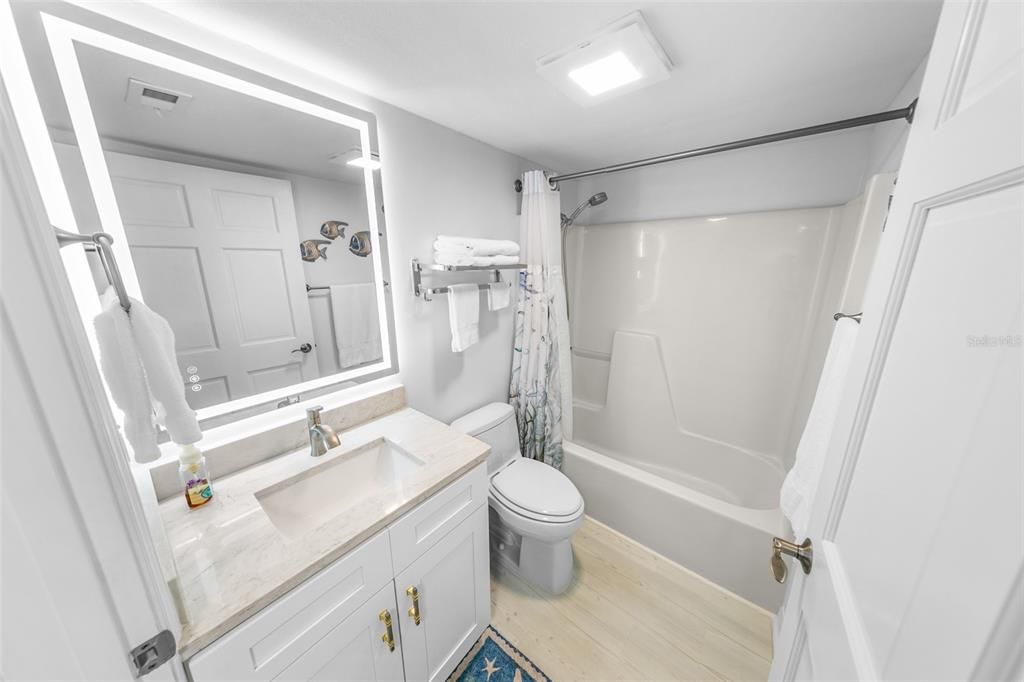 For Sale: $349,900 (2 beds, 2 baths, 876 Square Feet)
