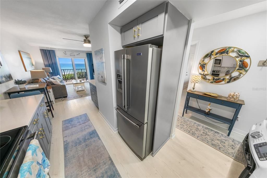 For Sale: $349,900 (2 beds, 2 baths, 876 Square Feet)