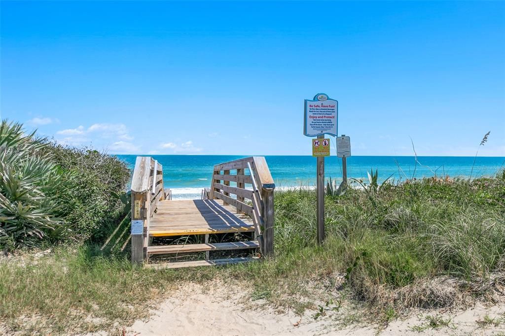 For Sale: $349,900 (2 beds, 2 baths, 876 Square Feet)