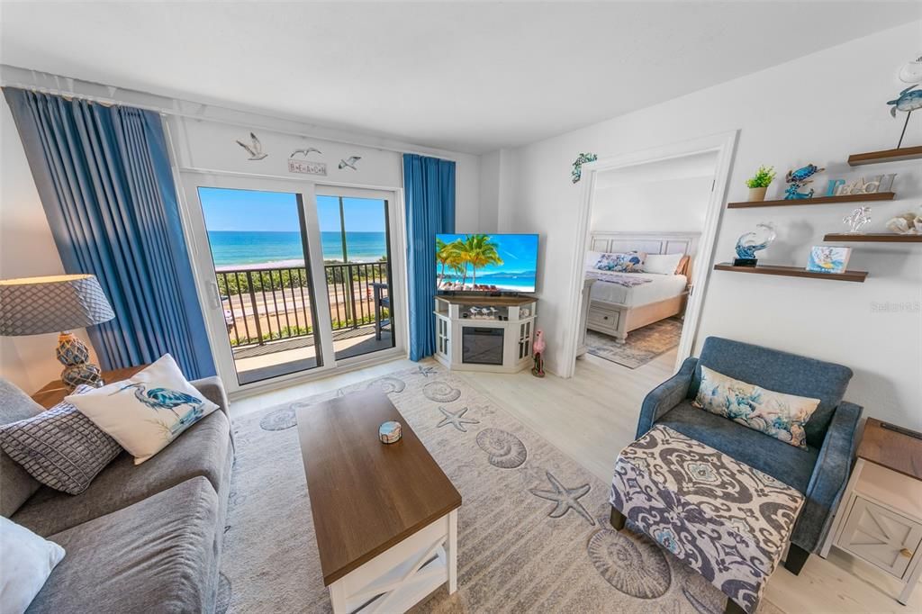 For Sale: $349,900 (2 beds, 2 baths, 876 Square Feet)