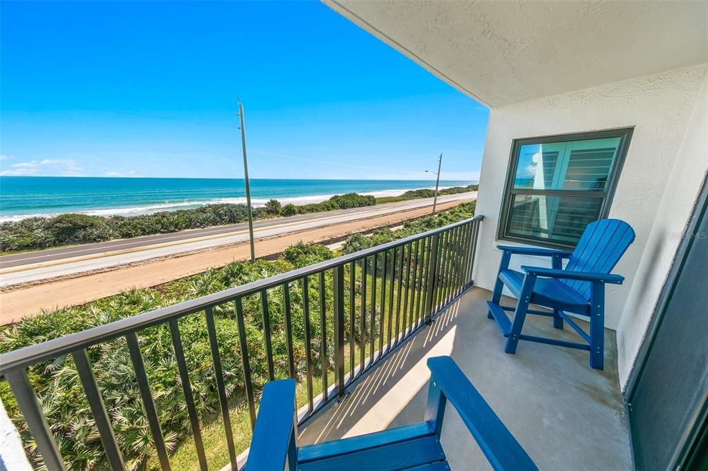For Sale: $349,900 (2 beds, 2 baths, 876 Square Feet)
