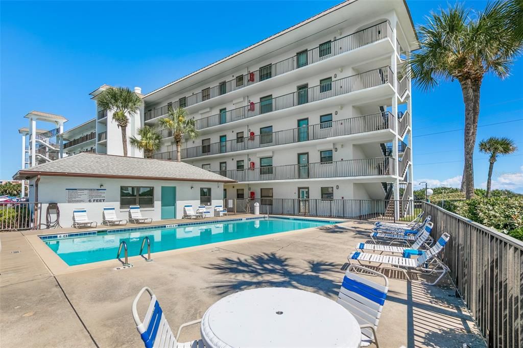 For Sale: $349,900 (2 beds, 2 baths, 876 Square Feet)