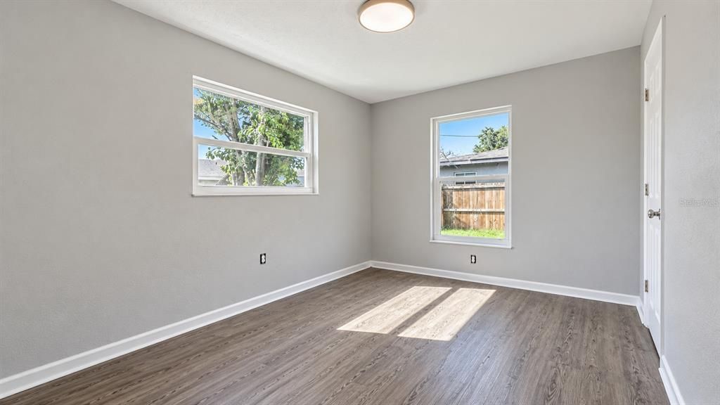 For Rent: $2,000 (3 beds, 1 baths, 942 Square Feet)