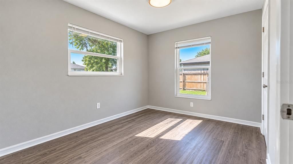 For Rent: $2,000 (3 beds, 1 baths, 942 Square Feet)