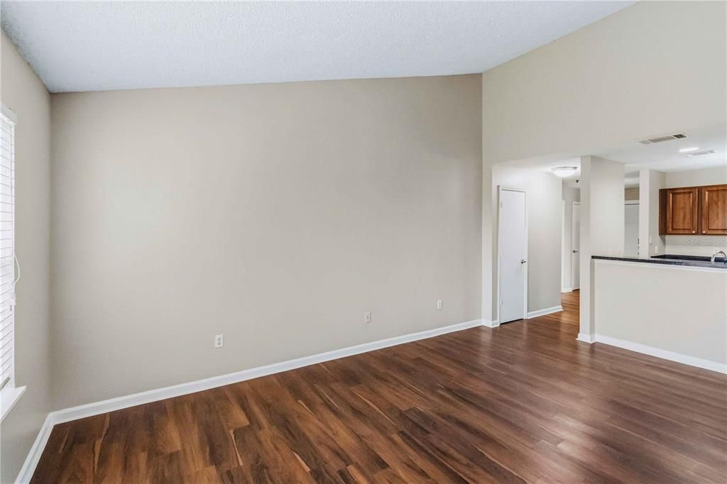 For Sale: $140,000 (2 beds, 2 baths, 1182 Square Feet)