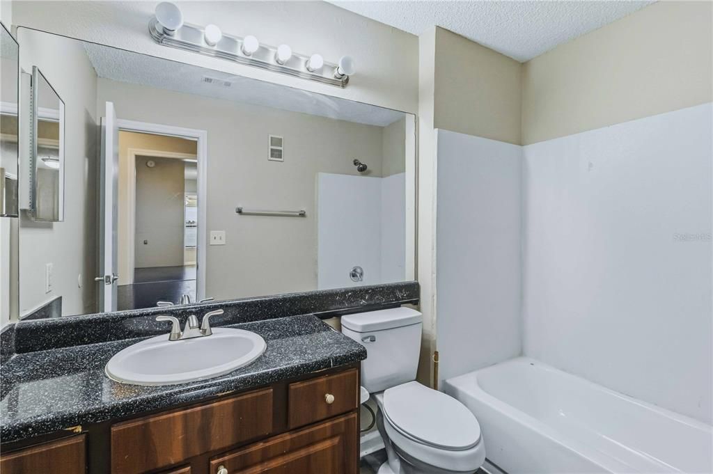 For Sale: $140,000 (2 beds, 2 baths, 1182 Square Feet)