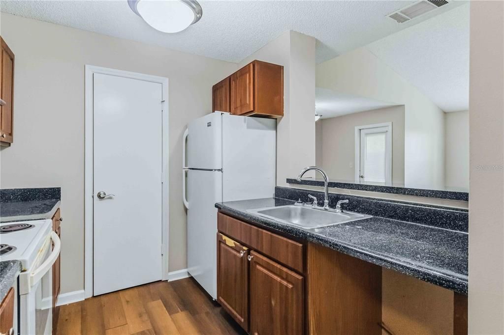 For Sale: $140,000 (2 beds, 2 baths, 1182 Square Feet)