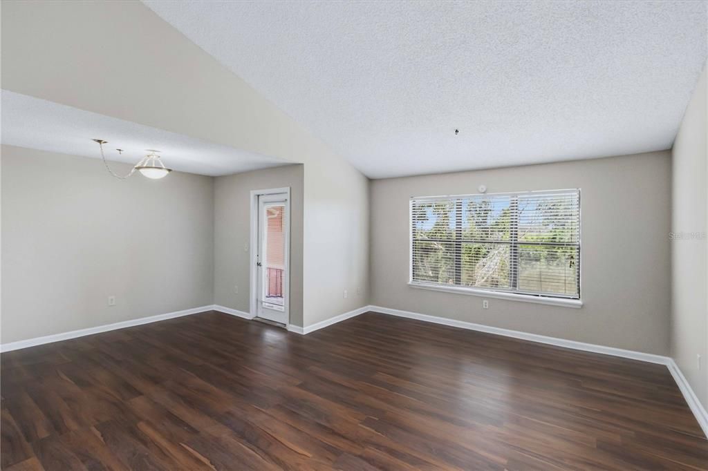 For Sale: $140,000 (2 beds, 2 baths, 1182 Square Feet)