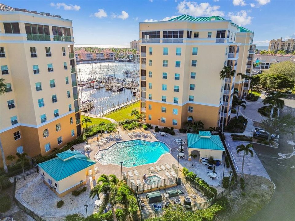 En Venta: $274,999 (2 camas, 2 baños, 809 Pies cuadrados)