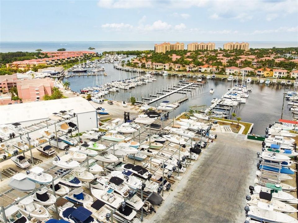 En Venta: $274,999 (2 camas, 2 baños, 809 Pies cuadrados)