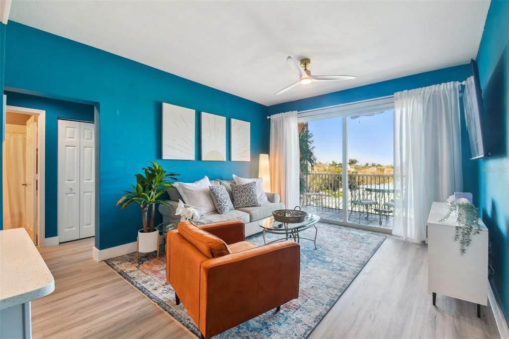 En Venta: $274,999 (2 camas, 2 baños, 809 Pies cuadrados)