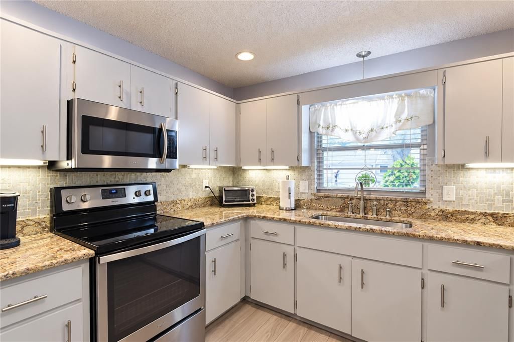 For Sale: $154,900 (2 beds, 2 baths, 1530 Square Feet)