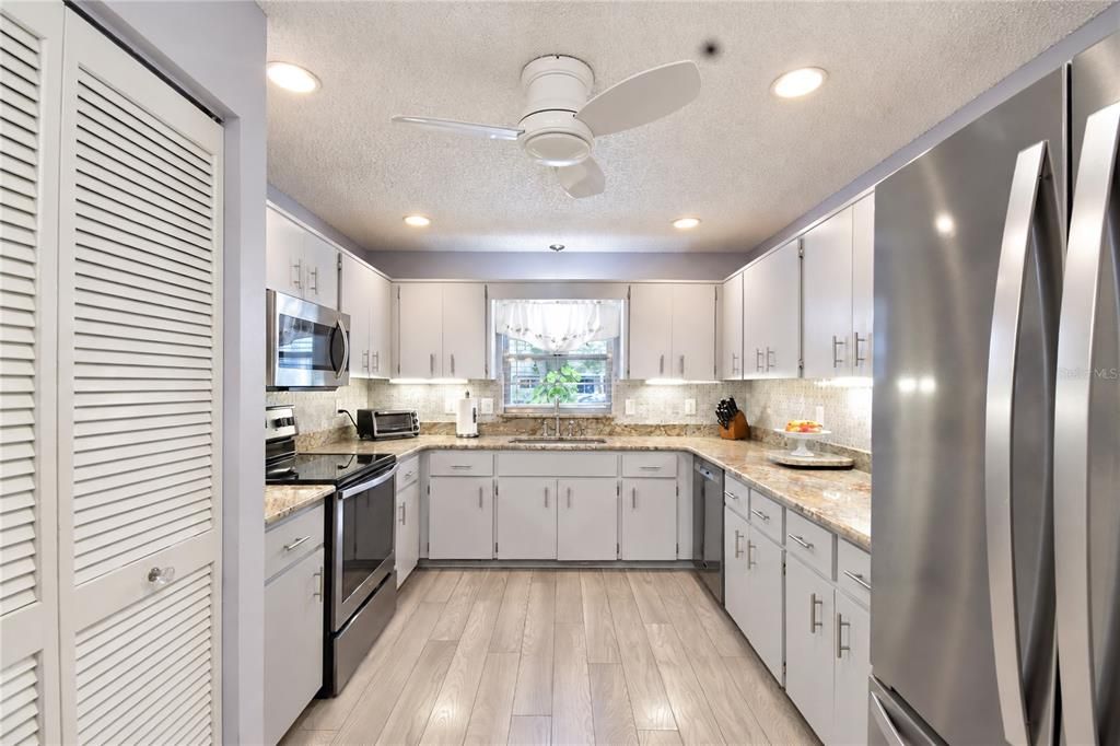For Sale: $154,900 (2 beds, 2 baths, 1530 Square Feet)