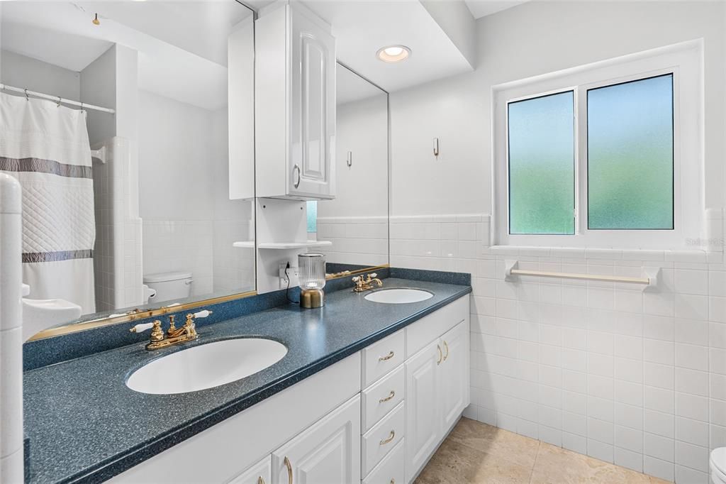 For Sale: $2,400,000 (5 beds, 4 baths, 3721 Square Feet)
