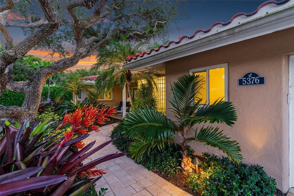 For Sale: $2,400,000 (5 beds, 4 baths, 3721 Square Feet)
