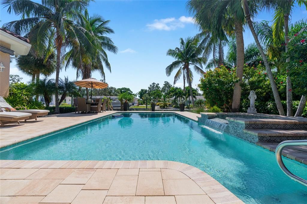 For Sale: $2,400,000 (5 beds, 4 baths, 3721 Square Feet)