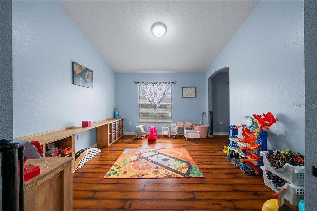 На продажу: $395,000 (3 спален, 2 ванн, 1800 Квадратных фут)