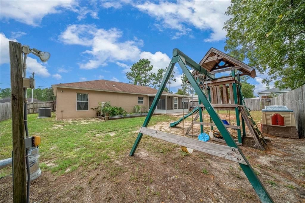 На продажу: $395,000 (3 спален, 2 ванн, 1800 Квадратных фут)