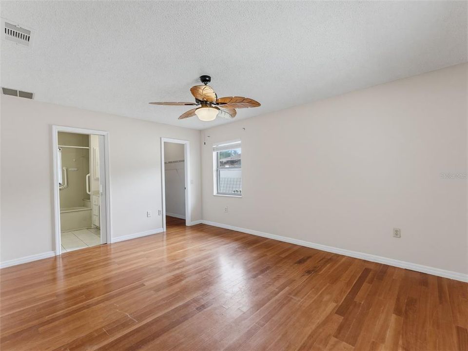На продажу: $249,900 (3 спален, 2 ванн, 1802 Квадратных фут)