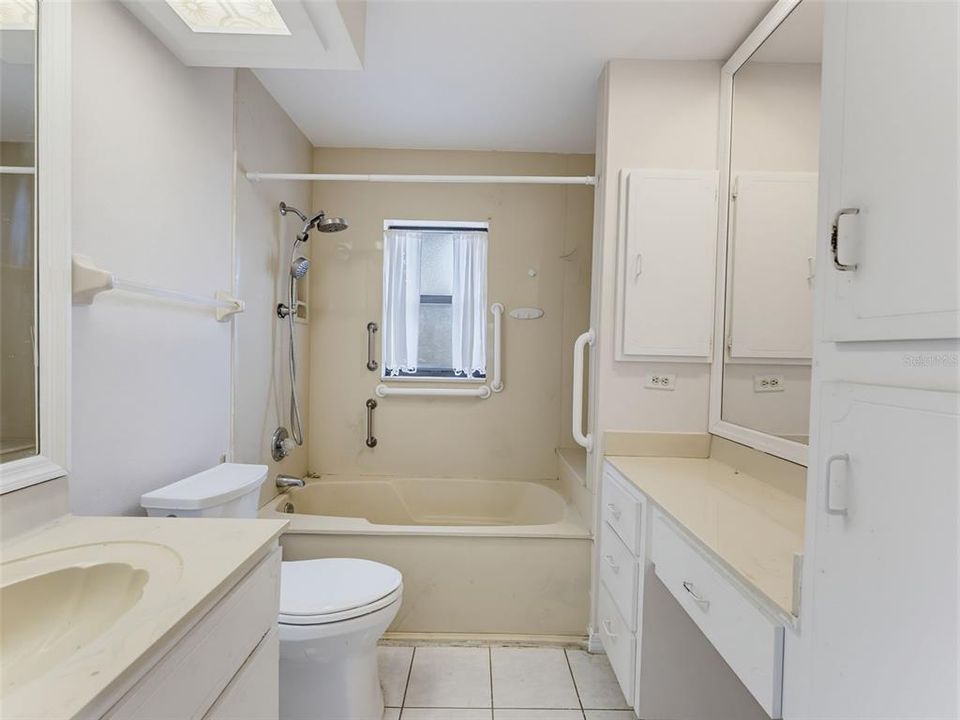 На продажу: $249,900 (3 спален, 2 ванн, 1802 Квадратных фут)