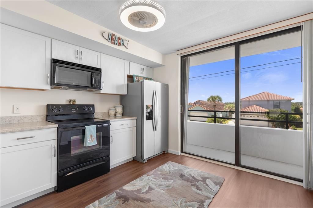 For Sale: $550,000 (2 beds, 1 baths, 1152 Square Feet)