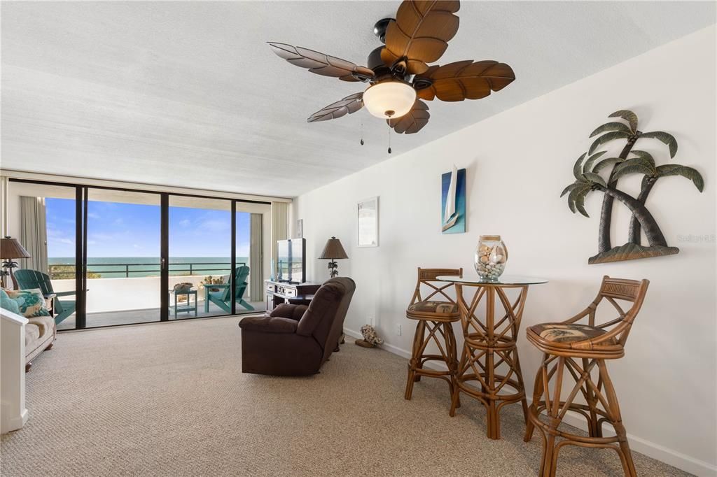 For Sale: $550,000 (2 beds, 1 baths, 1152 Square Feet)
