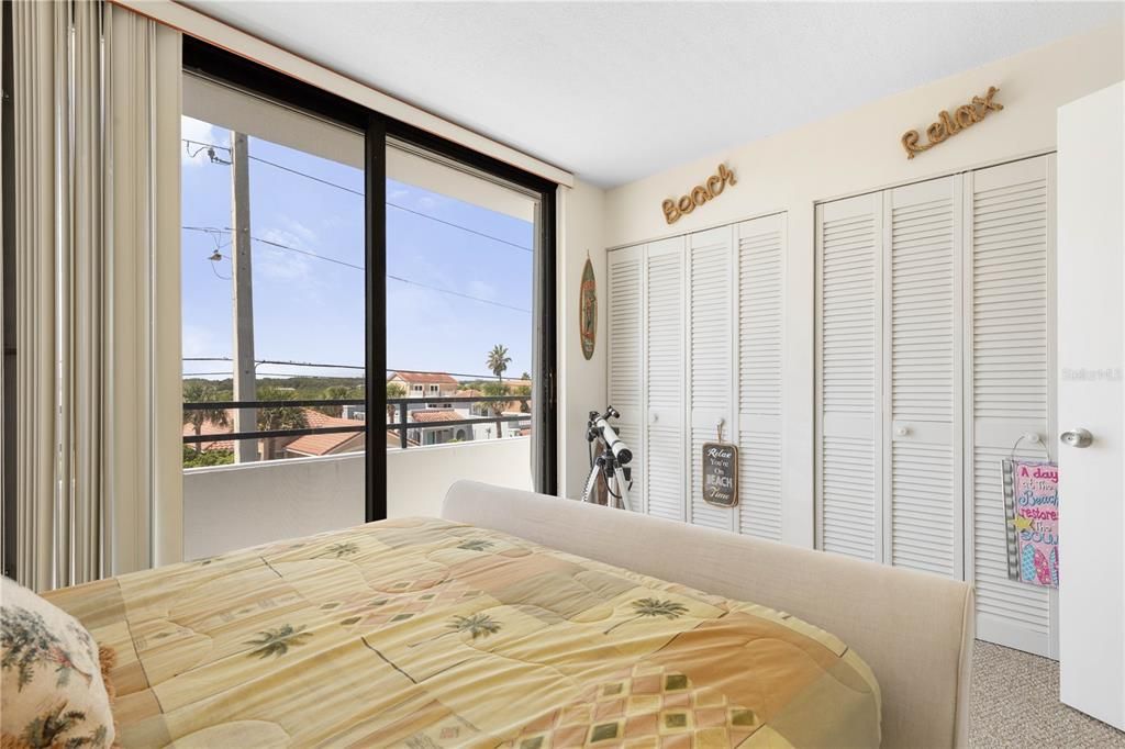 For Sale: $550,000 (2 beds, 1 baths, 1152 Square Feet)