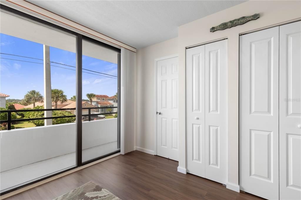 For Sale: $550,000 (2 beds, 1 baths, 1152 Square Feet)