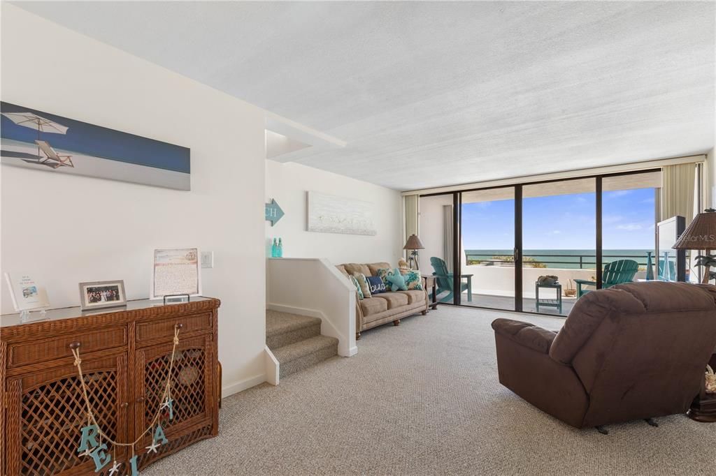 For Sale: $550,000 (2 beds, 1 baths, 1152 Square Feet)