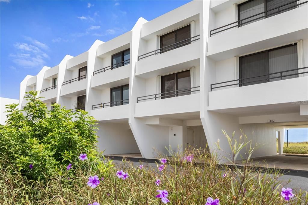 For Sale: $550,000 (2 beds, 1 baths, 1152 Square Feet)