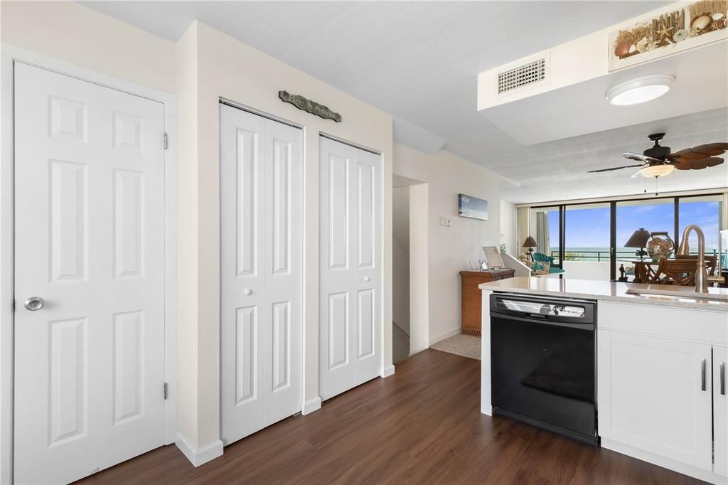 For Sale: $550,000 (2 beds, 1 baths, 1152 Square Feet)
