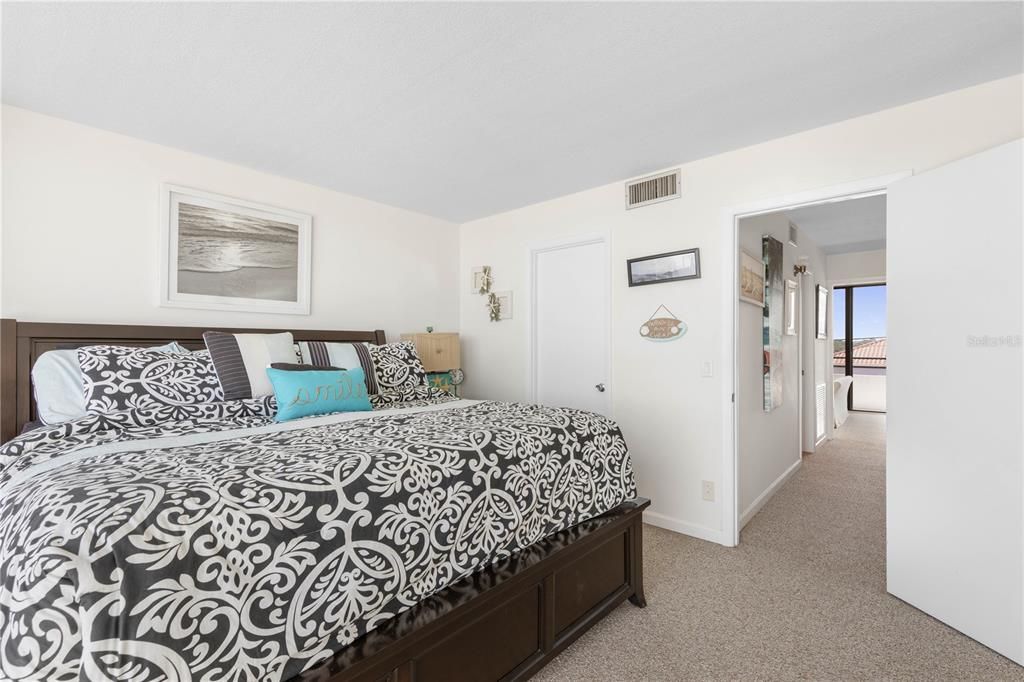 For Sale: $550,000 (2 beds, 1 baths, 1152 Square Feet)