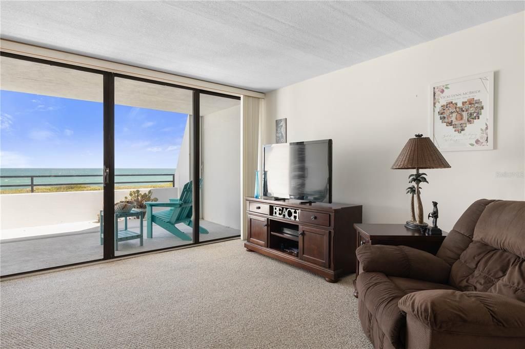 For Sale: $550,000 (2 beds, 1 baths, 1152 Square Feet)