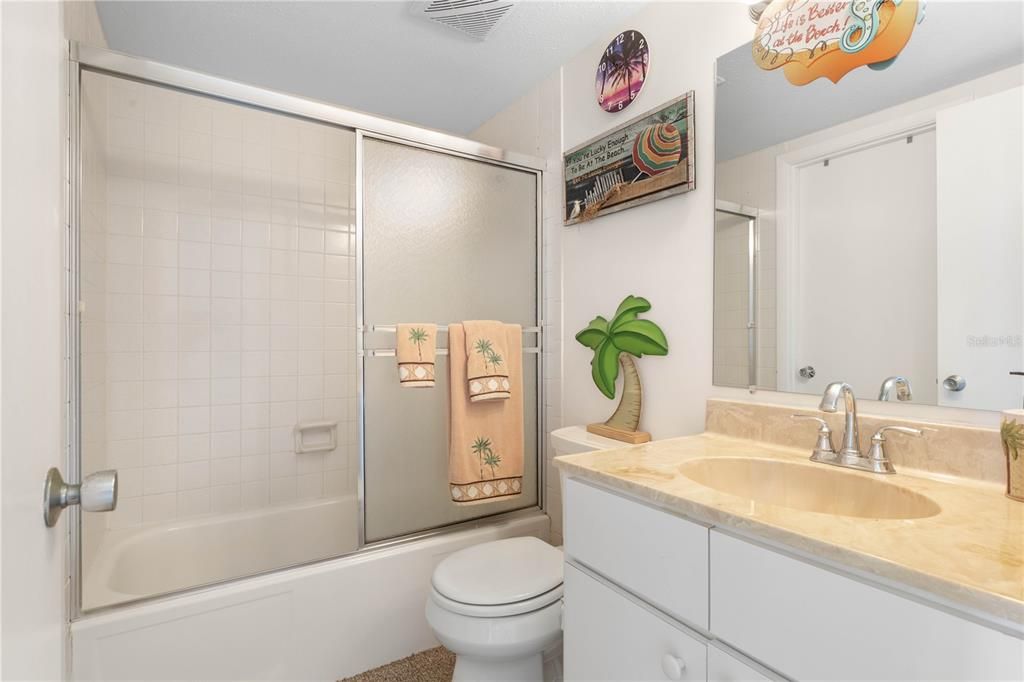 For Sale: $550,000 (2 beds, 1 baths, 1152 Square Feet)