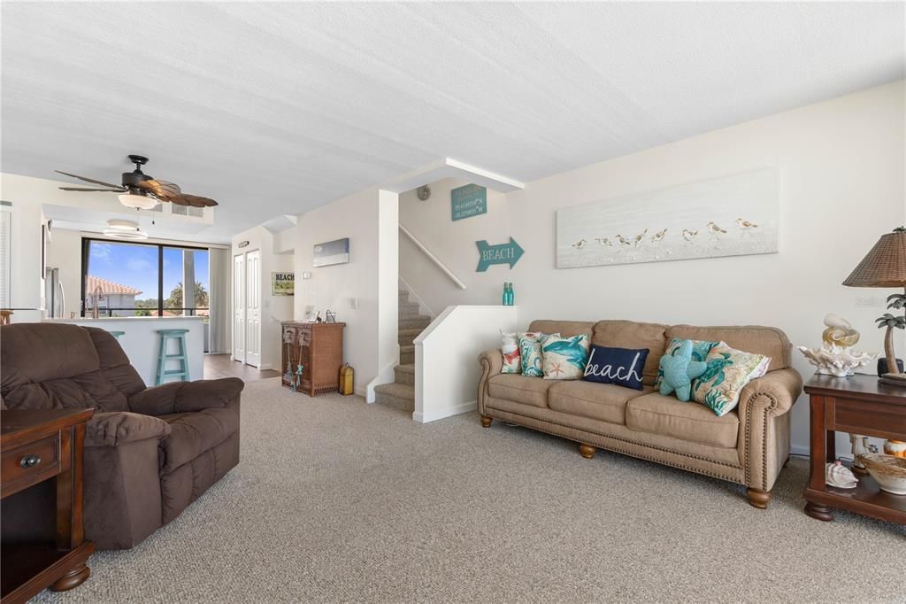 For Sale: $550,000 (2 beds, 1 baths, 1152 Square Feet)