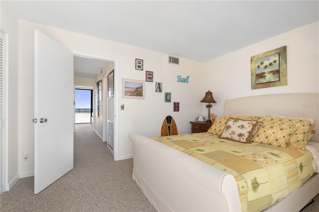 For Sale: $550,000 (2 beds, 1 baths, 1152 Square Feet)