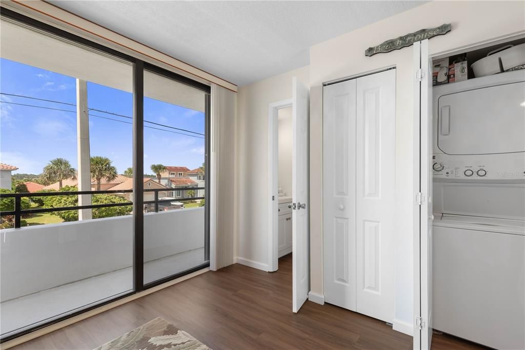 For Sale: $550,000 (2 beds, 1 baths, 1152 Square Feet)