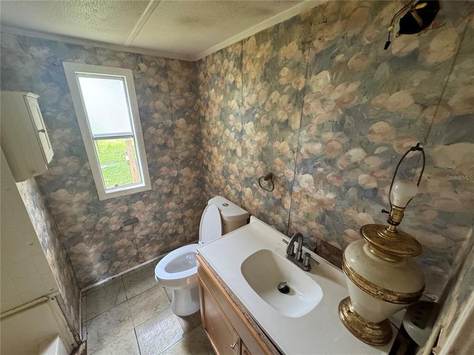 For Sale: $125,000 (2 beds, 1 baths, 784 Square Feet)