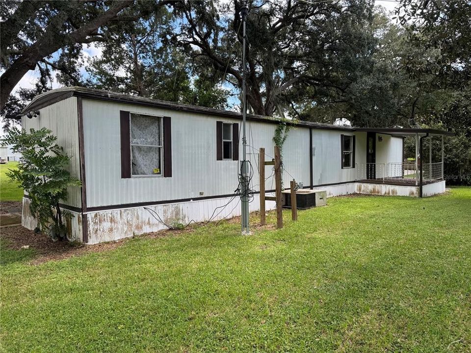For Sale: $125,000 (2 beds, 1 baths, 784 Square Feet)
