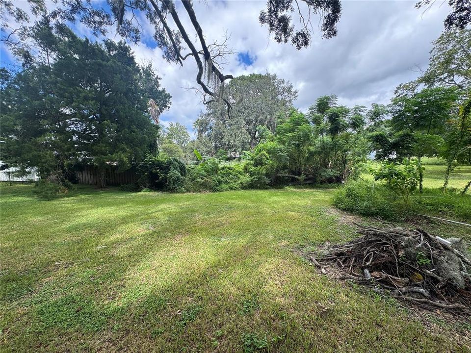 For Sale: $125,000 (2 beds, 1 baths, 784 Square Feet)