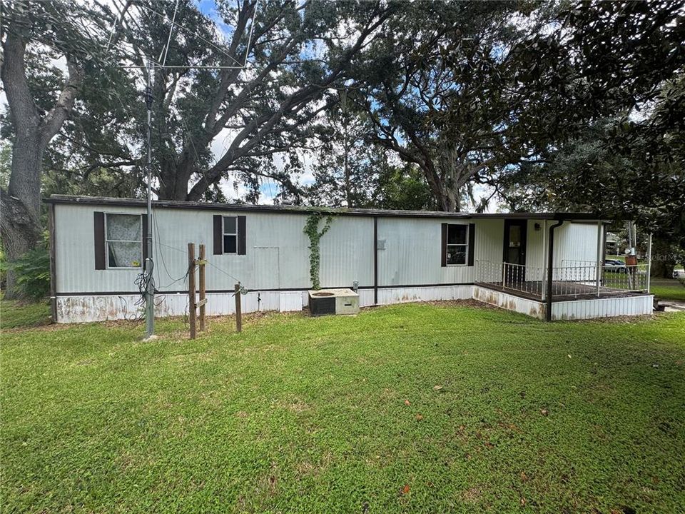 For Sale: $125,000 (2 beds, 1 baths, 784 Square Feet)