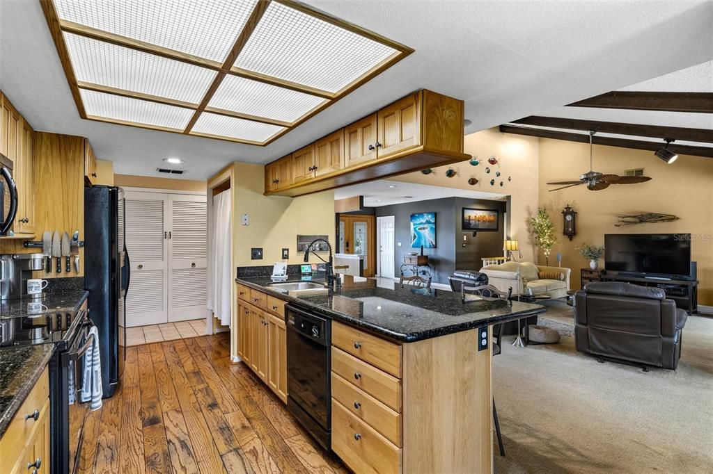 En Venta: $625,000 (3 camas, 2 baños, 2068 Pies cuadrados)