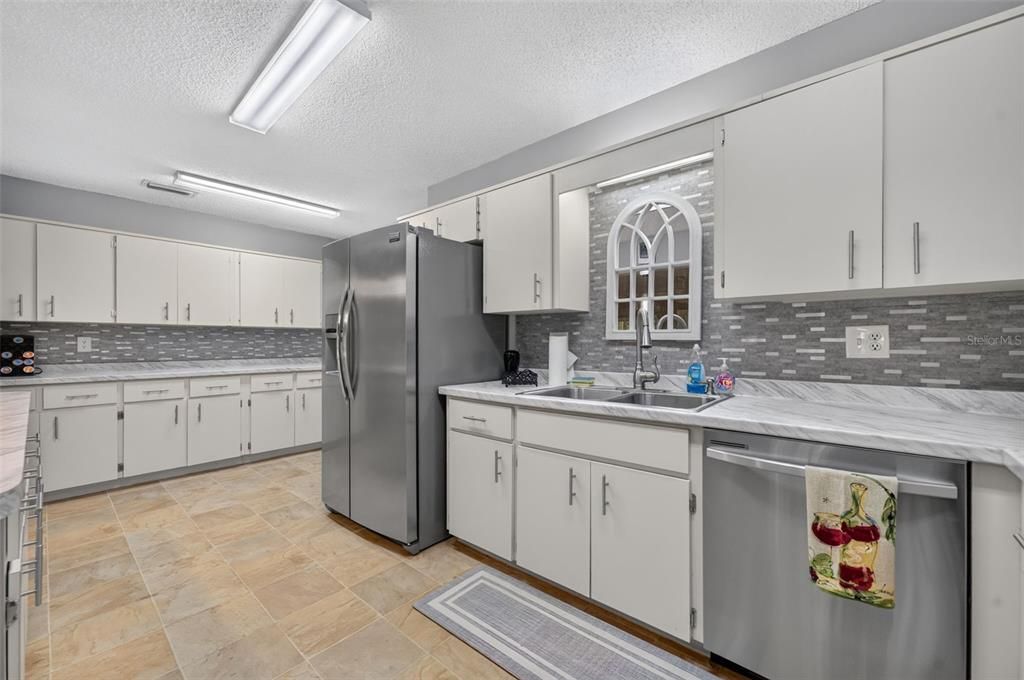На продажу: $195,000 (2 спален, 2 ванн, 1541 Квадратных фут)