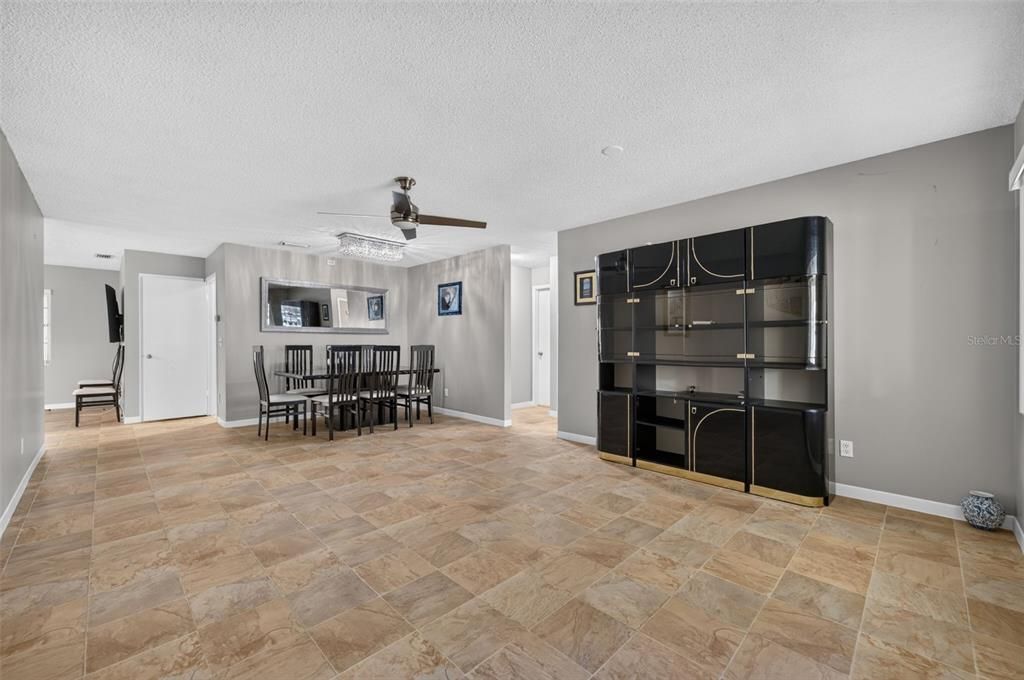 На продажу: $195,000 (2 спален, 2 ванн, 1541 Квадратных фут)