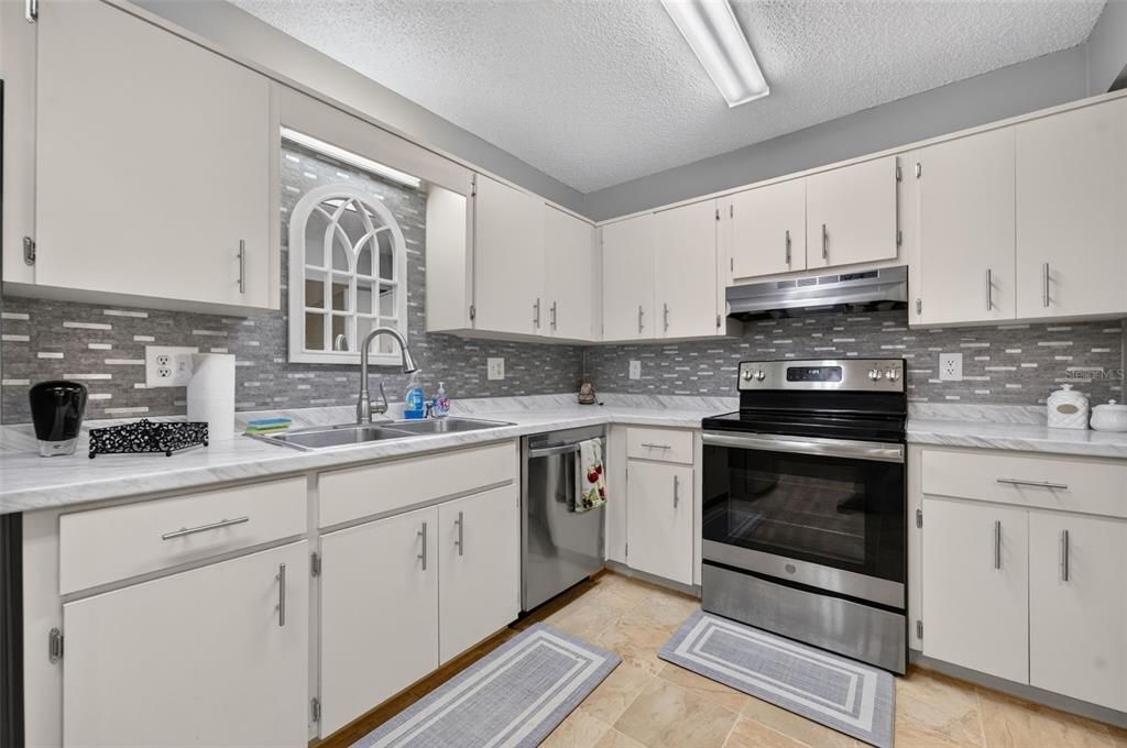На продажу: $195,000 (2 спален, 2 ванн, 1541 Квадратных фут)