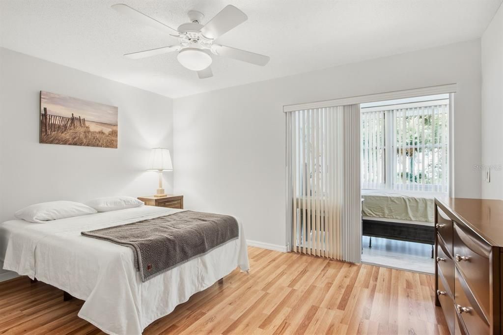 For Sale: $118,000 (1 beds, 1 baths, 725 Square Feet)